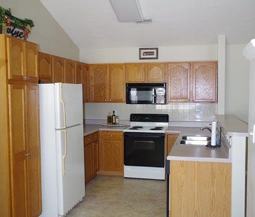 3rd image of 903 King Charles Way #4