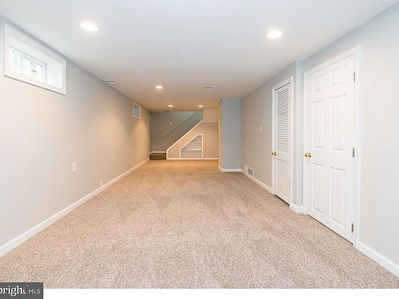 3rd image of 530 Tamara Cir