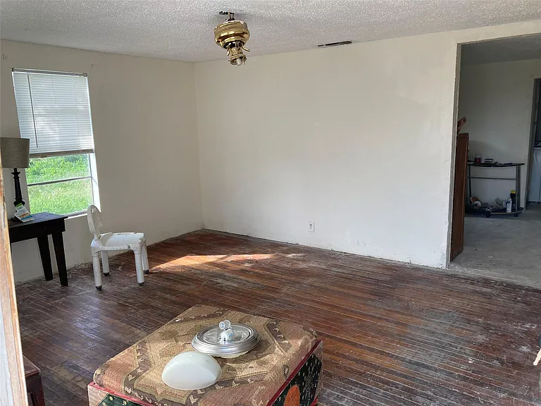 221 S Central Ave — Photo 7