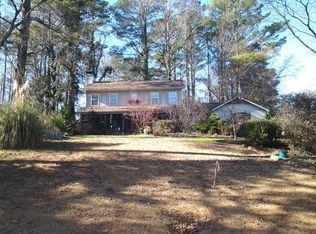 1090 Chartley Dr, Lilburn, GA 30047