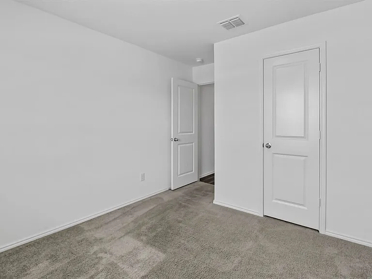 518 Olmstead Dr — Photo 5