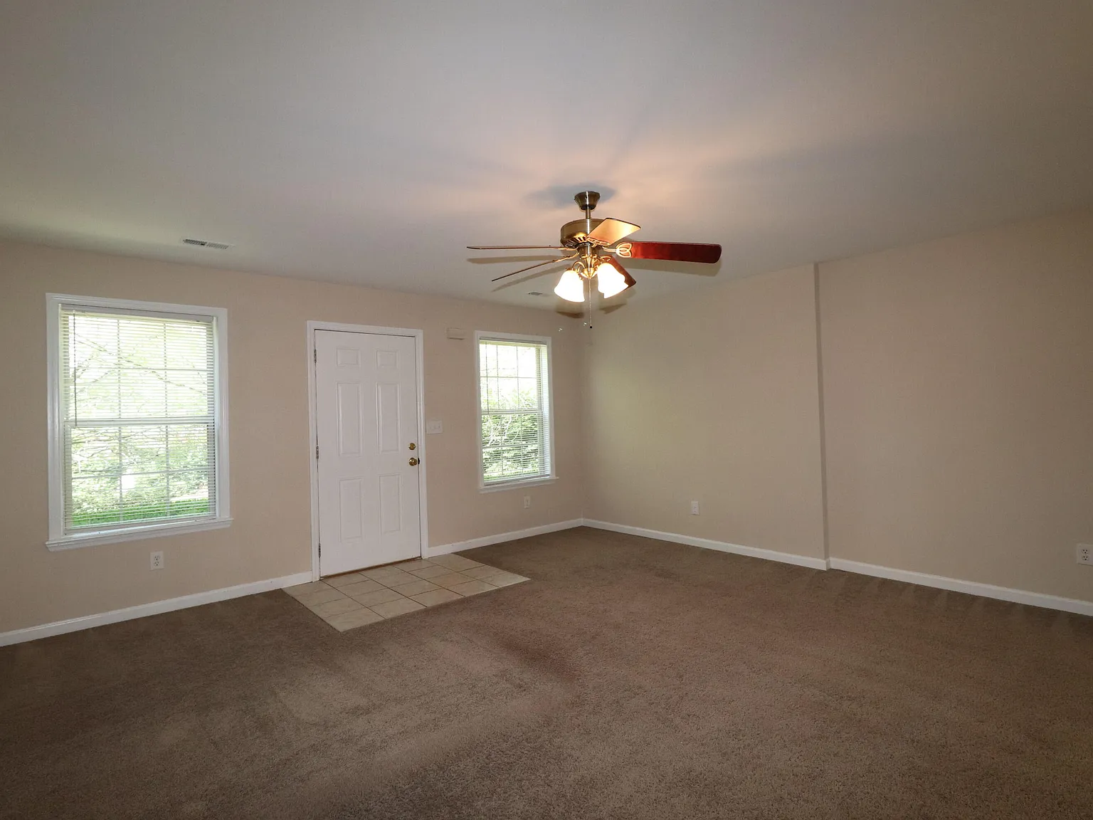 3 bed, 2.0 bath, 1260 sqft, $1,395 — Photo 3