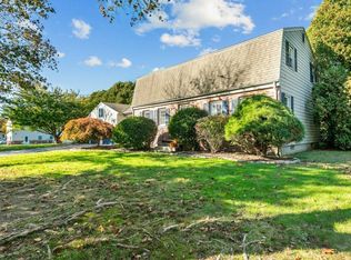 1 Wayland Rd, Bristol, RI 02809