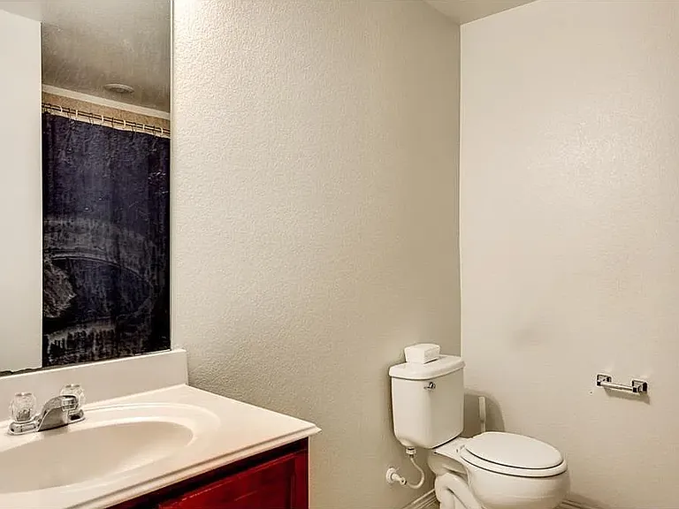 2205 Sims Dr — Photo 2