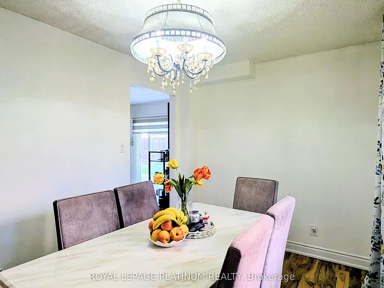 4 Gervais Dr — Photo 6