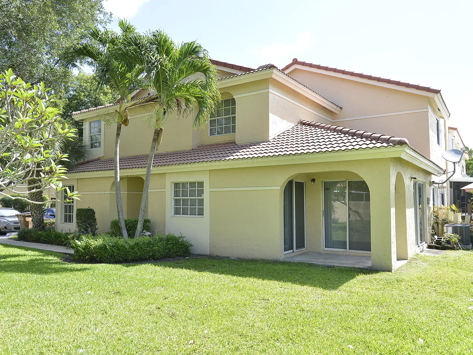 3 bed, 2.5 bath, 1344 sqft, $3,250 — Photo 3