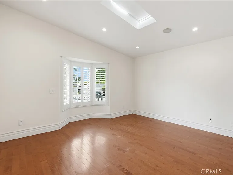 926 N Rowell Ave — Photo 13