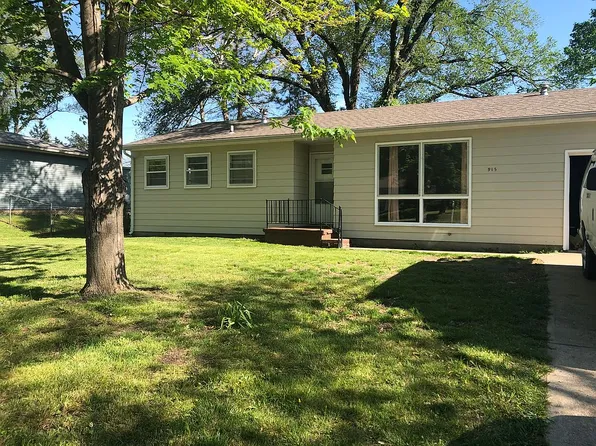 915 W 22nd Ter, Lawrence, KS 66046