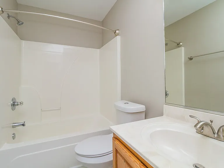 2619 Danbury Cir — Photo 18
