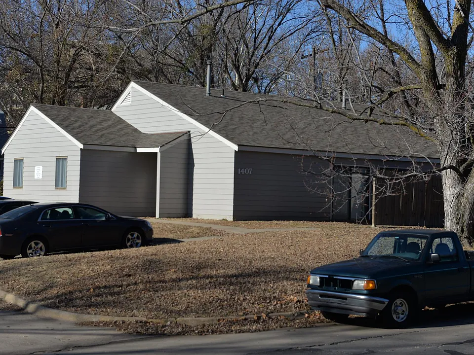 1409 McCain Ln