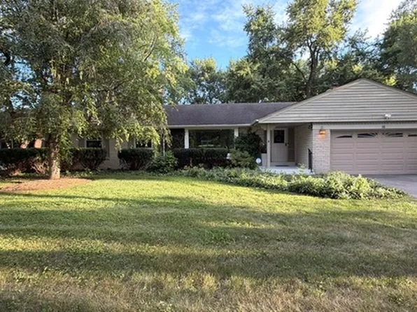 16 Falkirk Rd, Hawthorn Woods, IL 60047