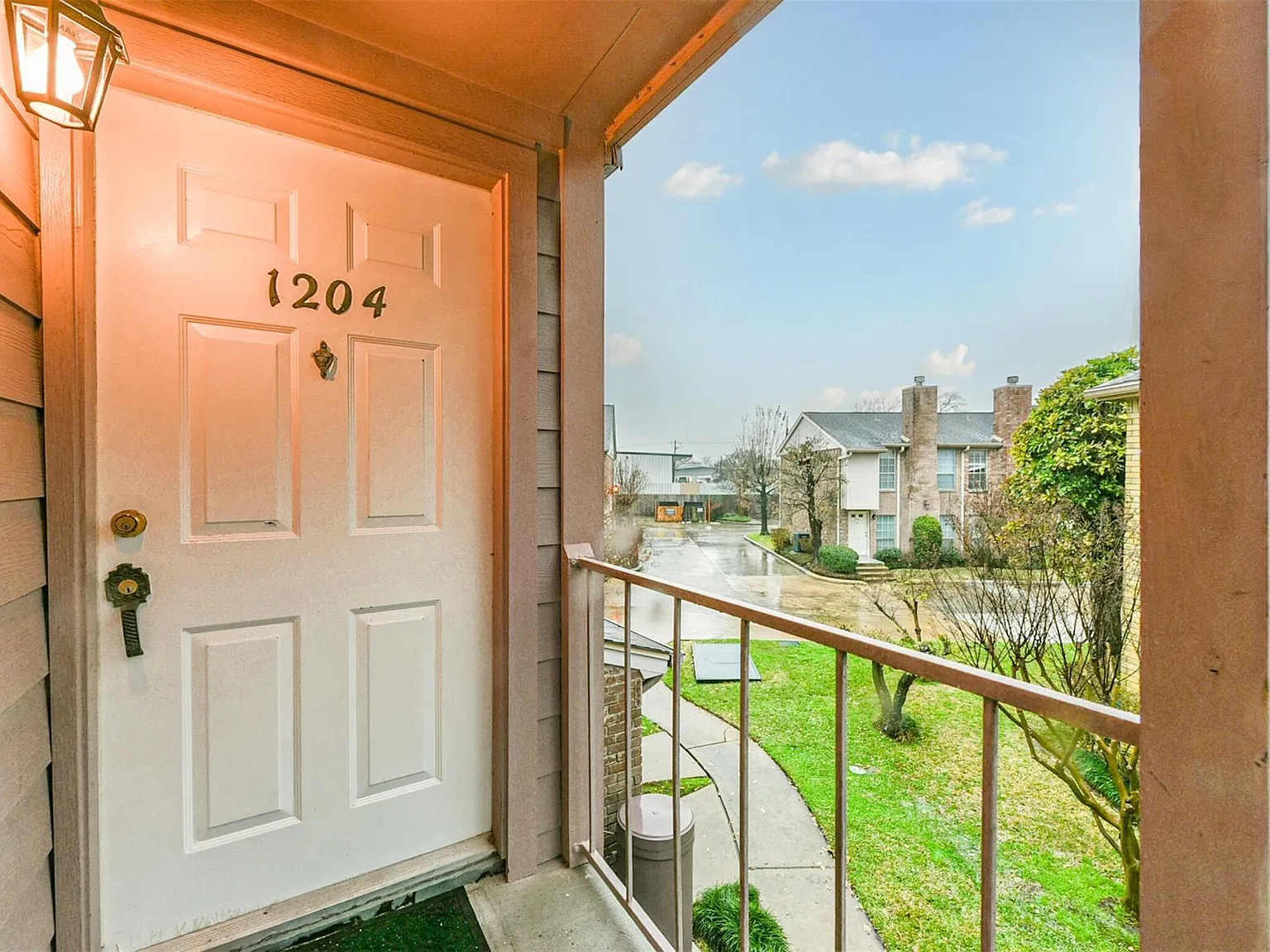 2 bed, 1.0 bath, 996 sqft, $1,390 — Photo 1