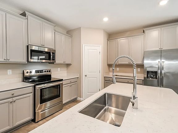 3rd image of 5845 Penny Ln