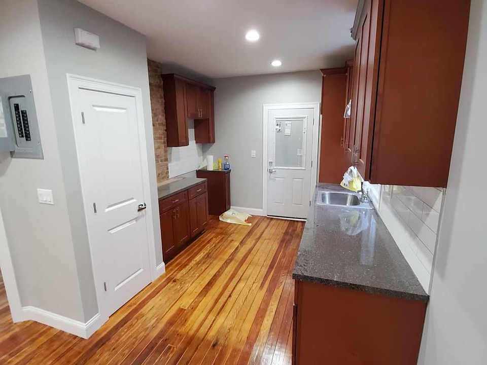1st image of 109 Burhans Ave #2