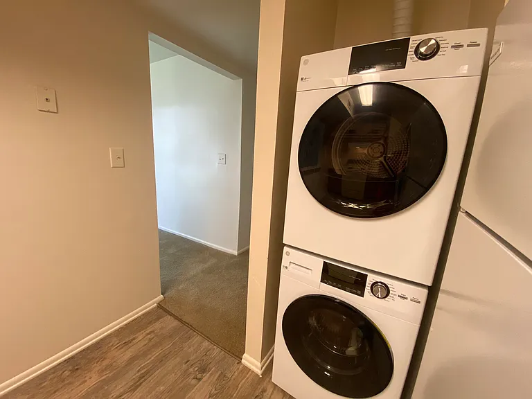 County Green Apartments — Photo 25