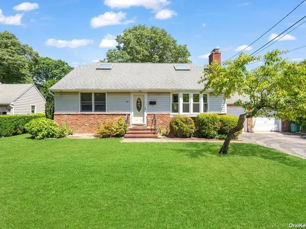 30 Jay Court, Northport, NY 11768