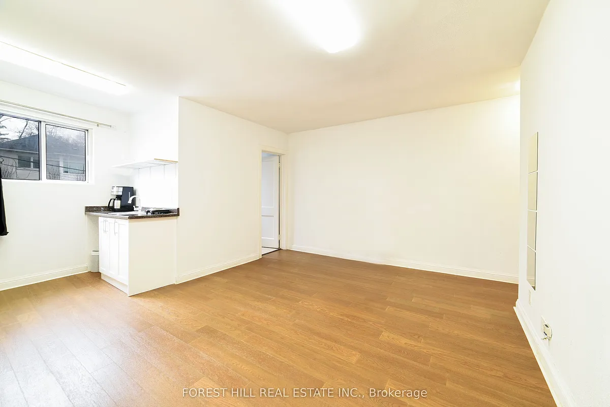 Building Photo - 280 Eglinton Ave W #2