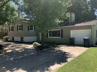 1515 Elmwood Ave, Bettendorf, IA 52722