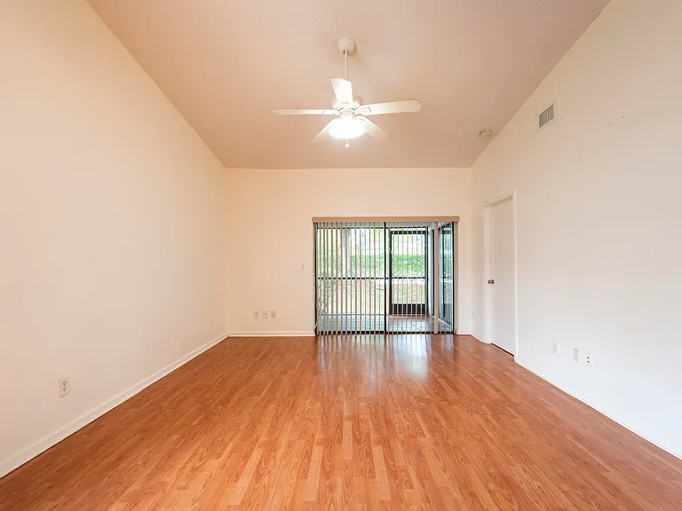 9641 Riverside Dr #F1 — Photo 20