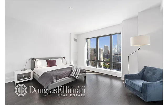 Rented by Isaacs Ganz Real Estate | media 17