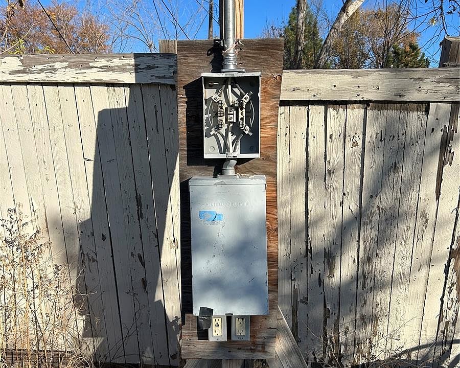 2nd image of 6486 Magnolia Street