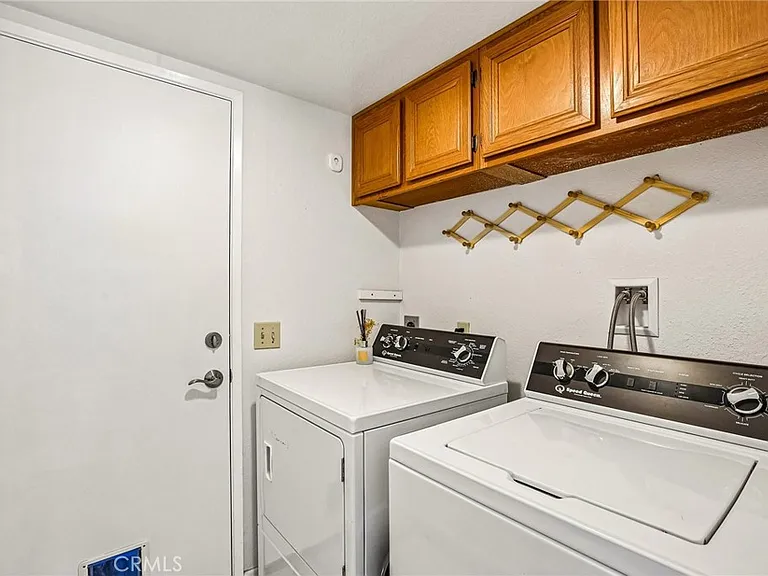 24882 Oxford Dr — Photo 18
