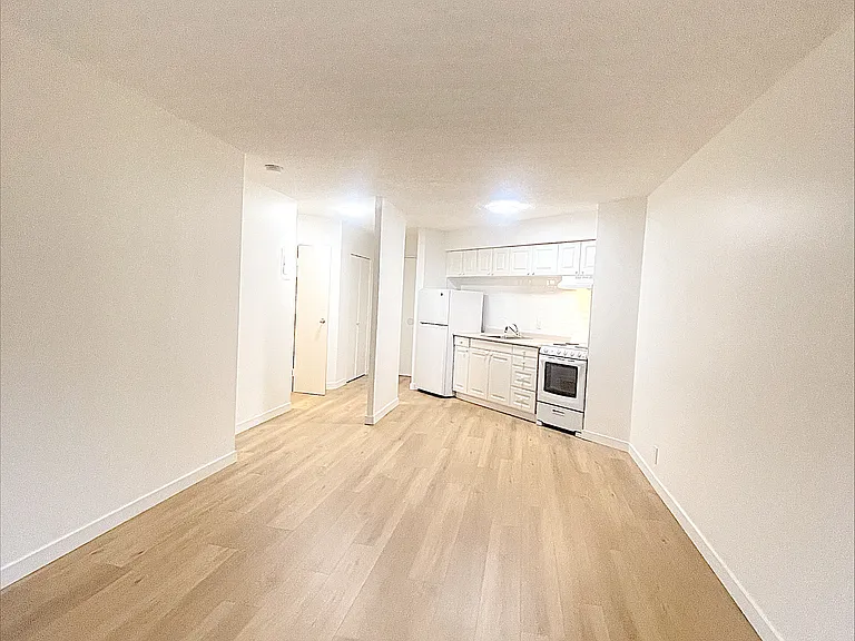 2228 Franklin St #315 — Photo 4