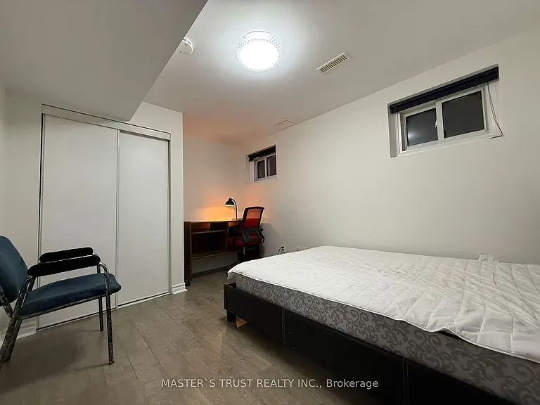 16 Farmington Cres #BASEMENT — Photo 7