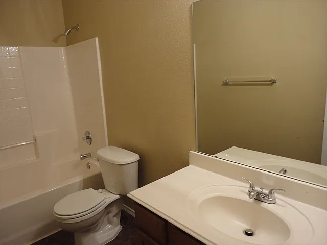 7040 Lindentree Ln — Photo 8