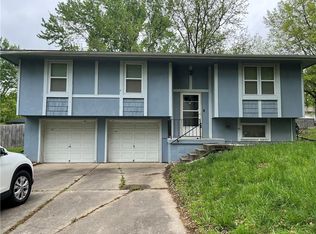 1804 S Oak St, Oak Grove, MO 64075