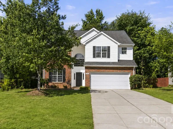 12519 Wandering Brook Dr, Charlotte, NC 28273