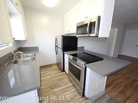 4th image of 1733 Purdue Ave #204