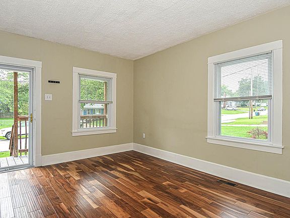 3rd image of 7740 Clevedon St
