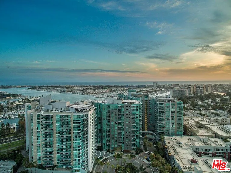 13700 Marina Pointe Dr #1507 — Photo 38