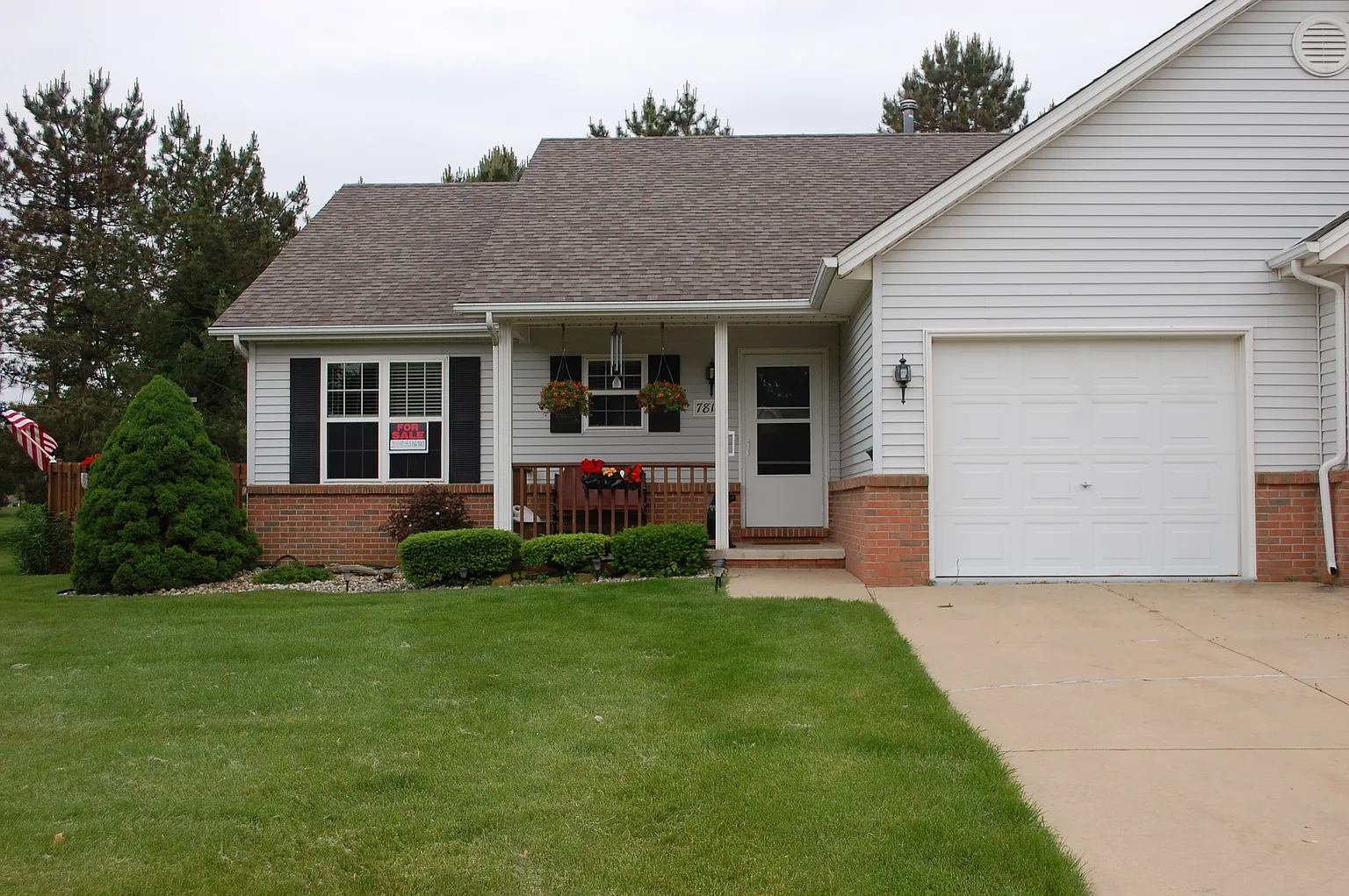 7810 E Ridge Dr photo 1