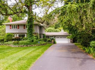 10 Creekside Ln, Rochester, NY 14618