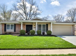 564 Goldwood Dr, Ballwin, MO