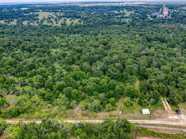 221 Fawn Ridge Rd, Cedar Creek, TX 78612