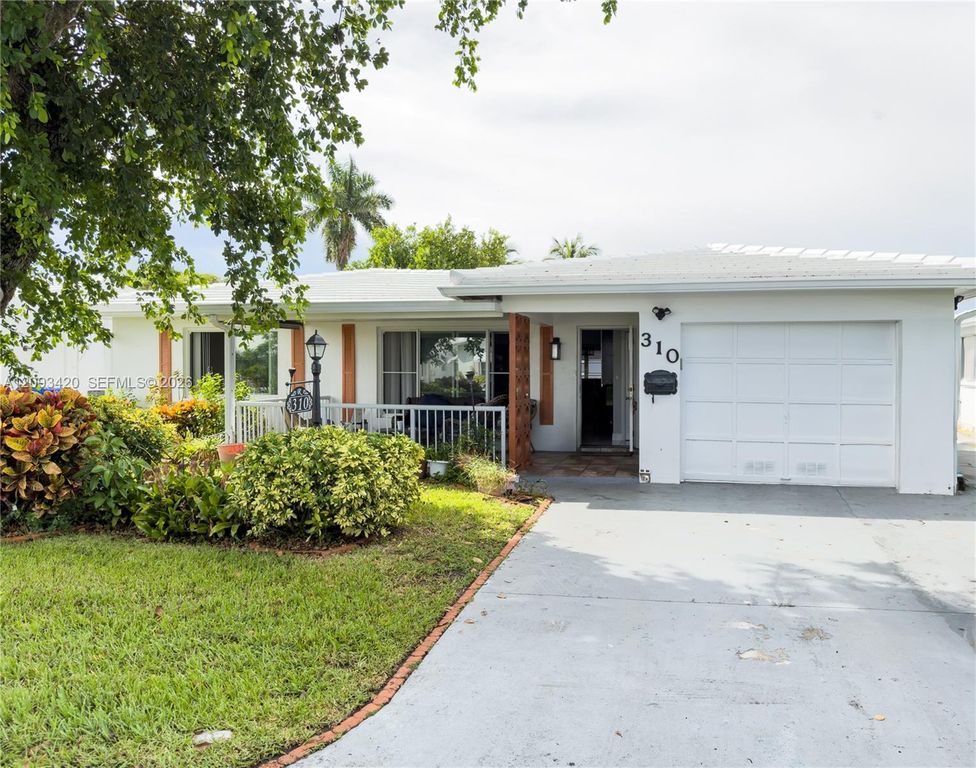 310 NW 25th Ct, photo 2