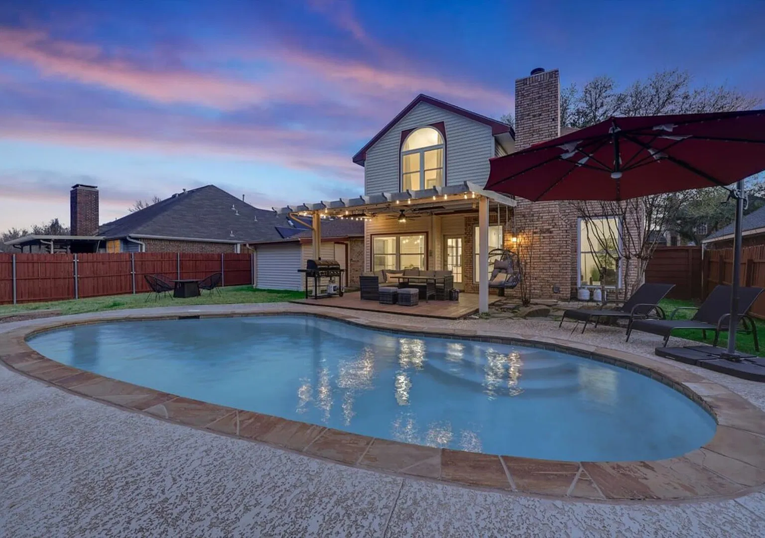 Glamorous 4BR/2.5B Home with Pool, Game Room & Fire Pit — Photo 2