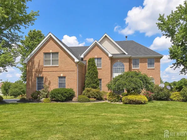 14 Barnyard Ct, Plainsboro, NJ 08536
