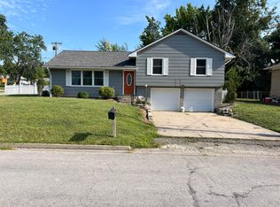 515 E Lacy St, Marshall, MO 65340