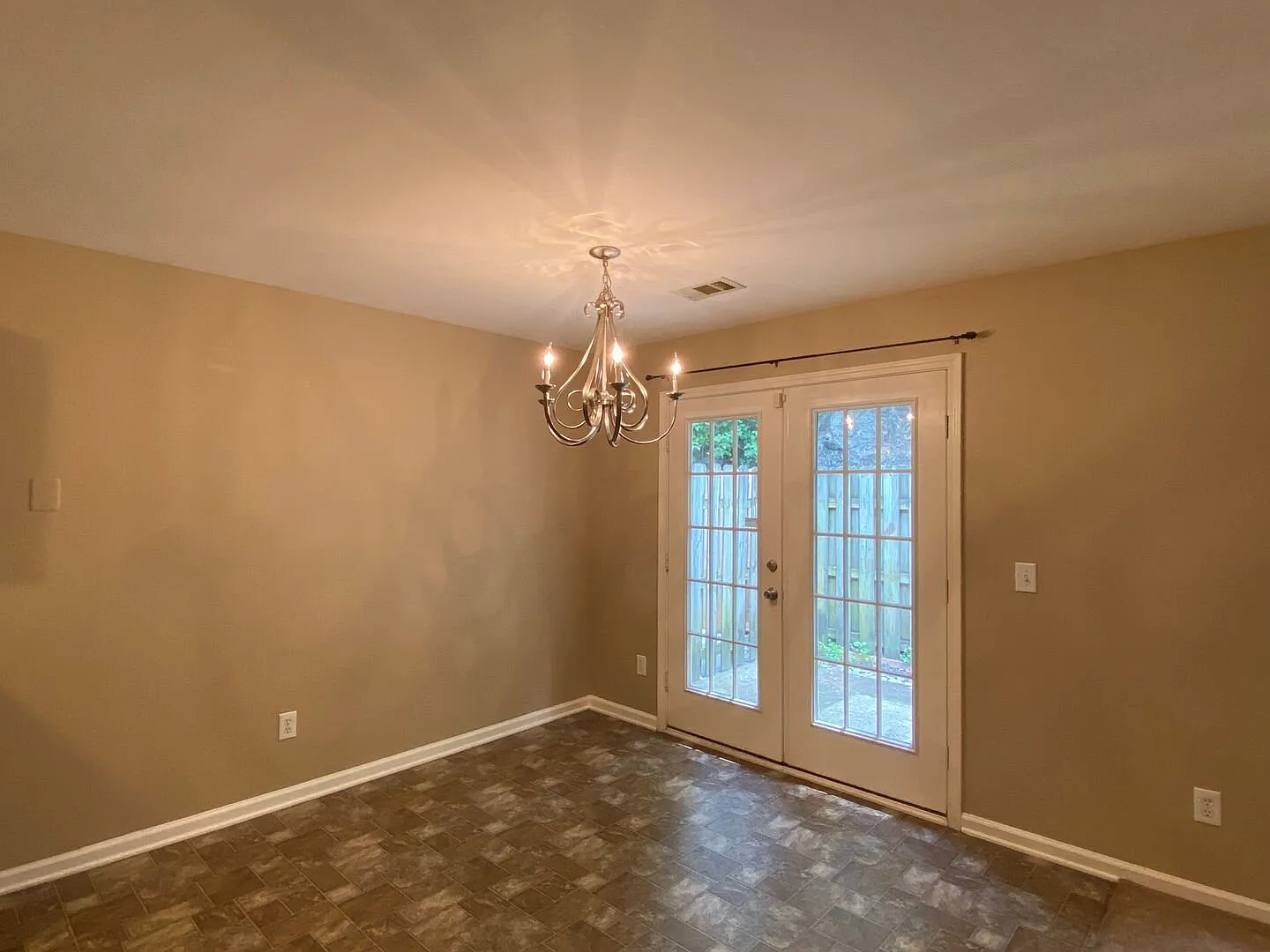Nashboro Village End Unit Townhome with 2 Separate Owner Suites! — Photo 4