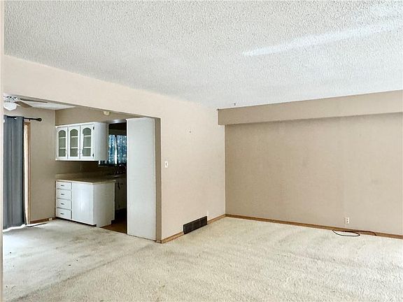 4th image of 1043 Vilas St