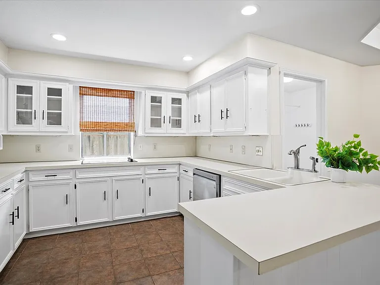 2309 Lawndale Dr — Photo 9
