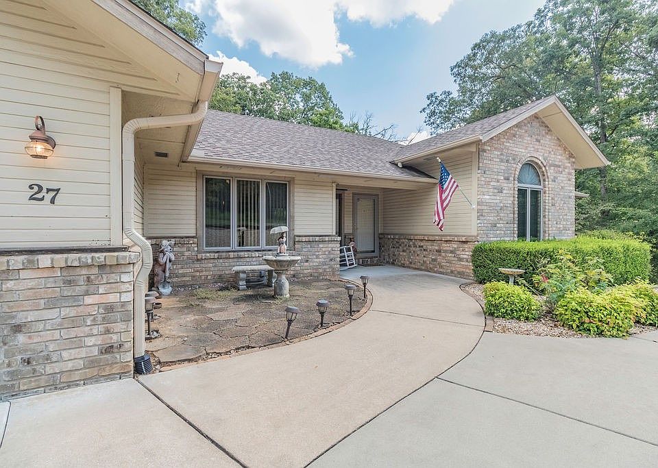 1st image of 27 Leawood Ln