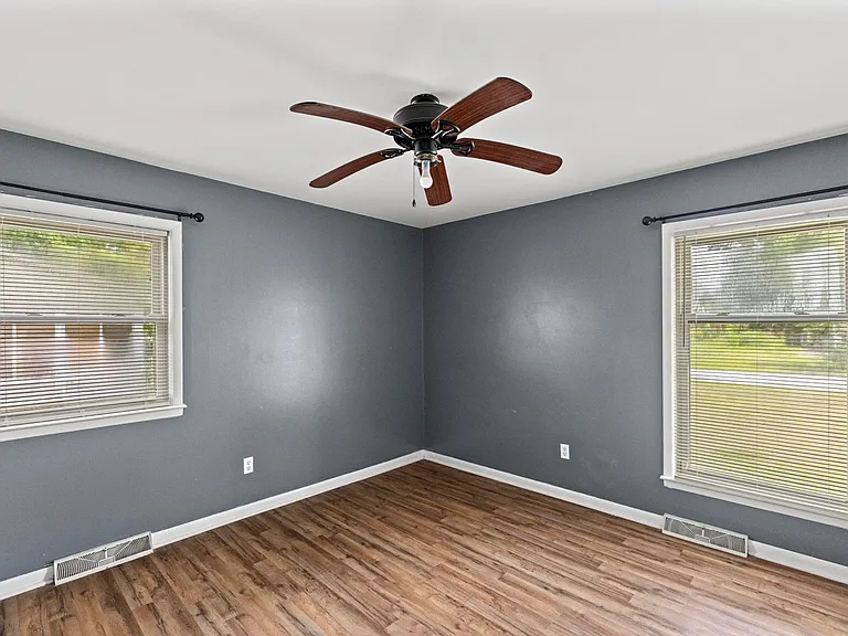 75 Vandergrift Dr — Photo 12