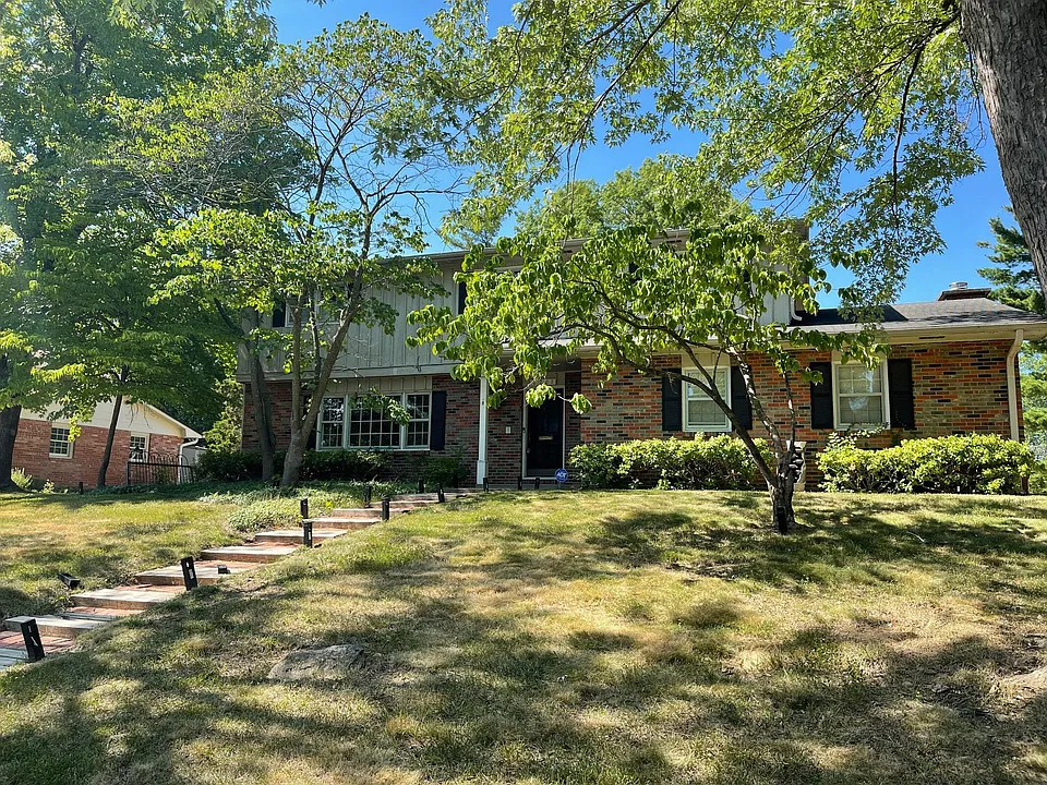 2201 Topaz Dr