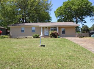 2031 Oakhurst Dr, Grenada, MS 38901