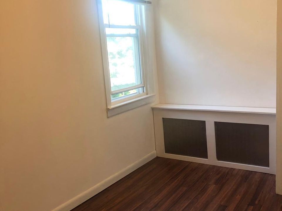 2nd image of 917 College Point Blvd Floor 1